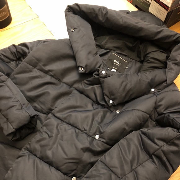 ONLY Black single layer hooded puffer - Picture 2 of 4